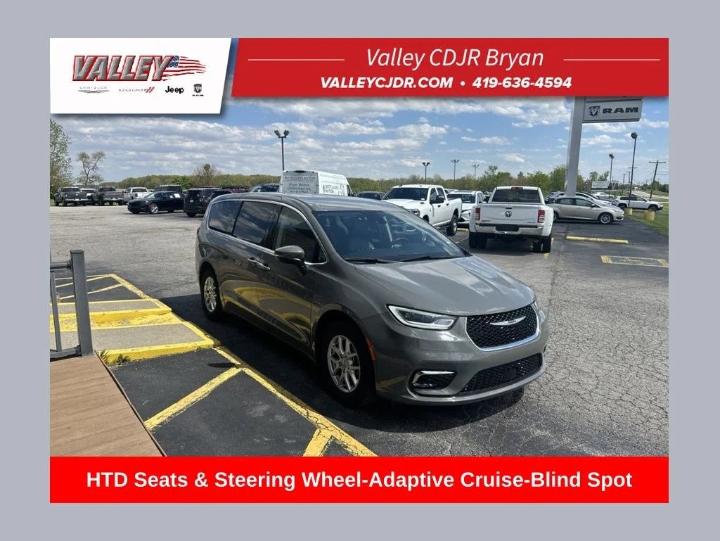 Used 2023 White Chrysler Touring L image 1