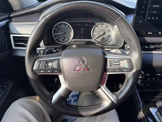 Used 2025 Silver Mitsubishi SE image 35