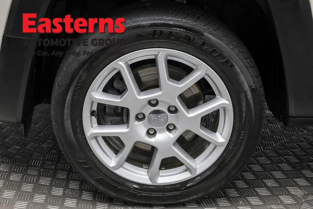 Used 2021 White Jeep Limited image 31