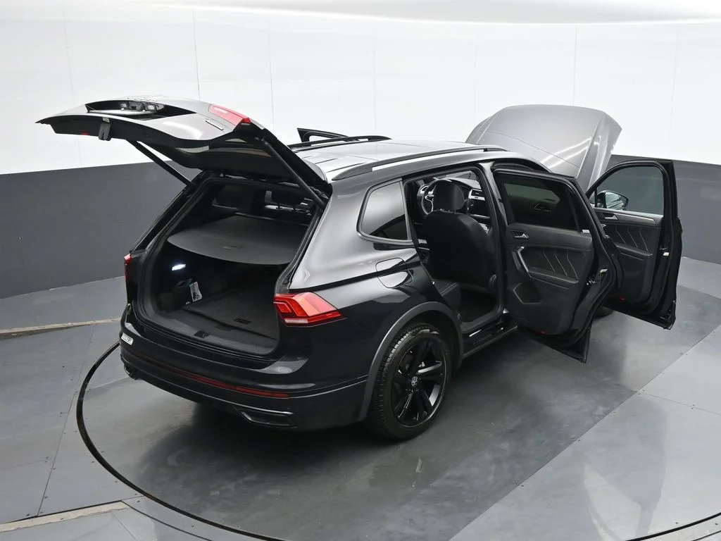 Used 2024 Black Volkswagen 2.0T SE R-Line Black image 39