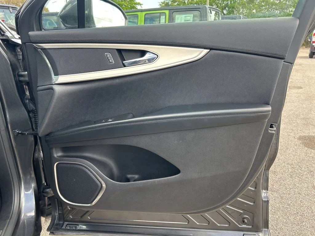 Used 2020 Gray Lincoln Standard image 27