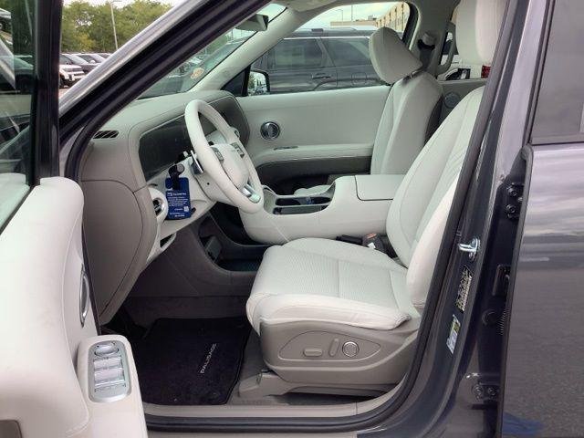 New 2027 Gray Hyundai SEL image 9