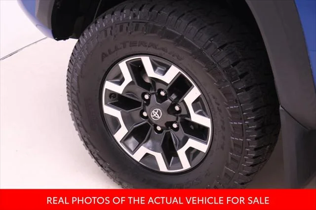 Certified Used 2018 BLAZING BLUE PEARL Toyota  image 16