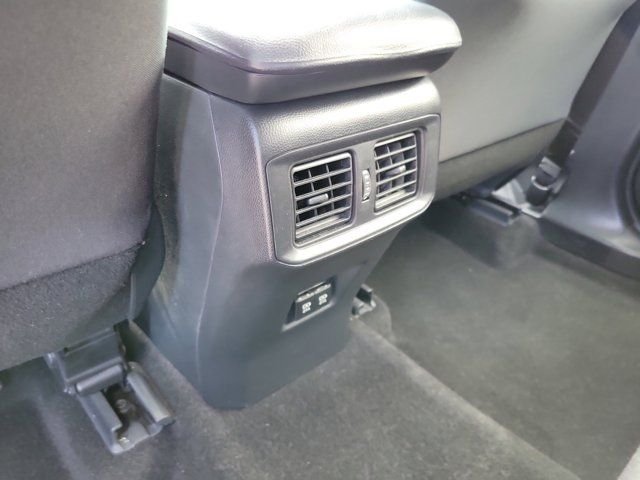 2020 Toyota RAV4 XLE - Photo 12