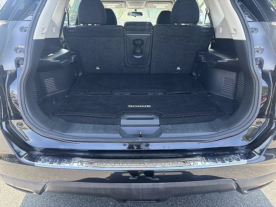 Used 2016 Magnetic Black Nissan S image 20