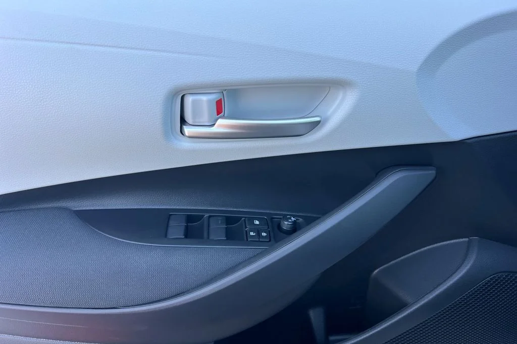 New 2026 Wind Chill Pearl Toyota Hybrid SE image 11