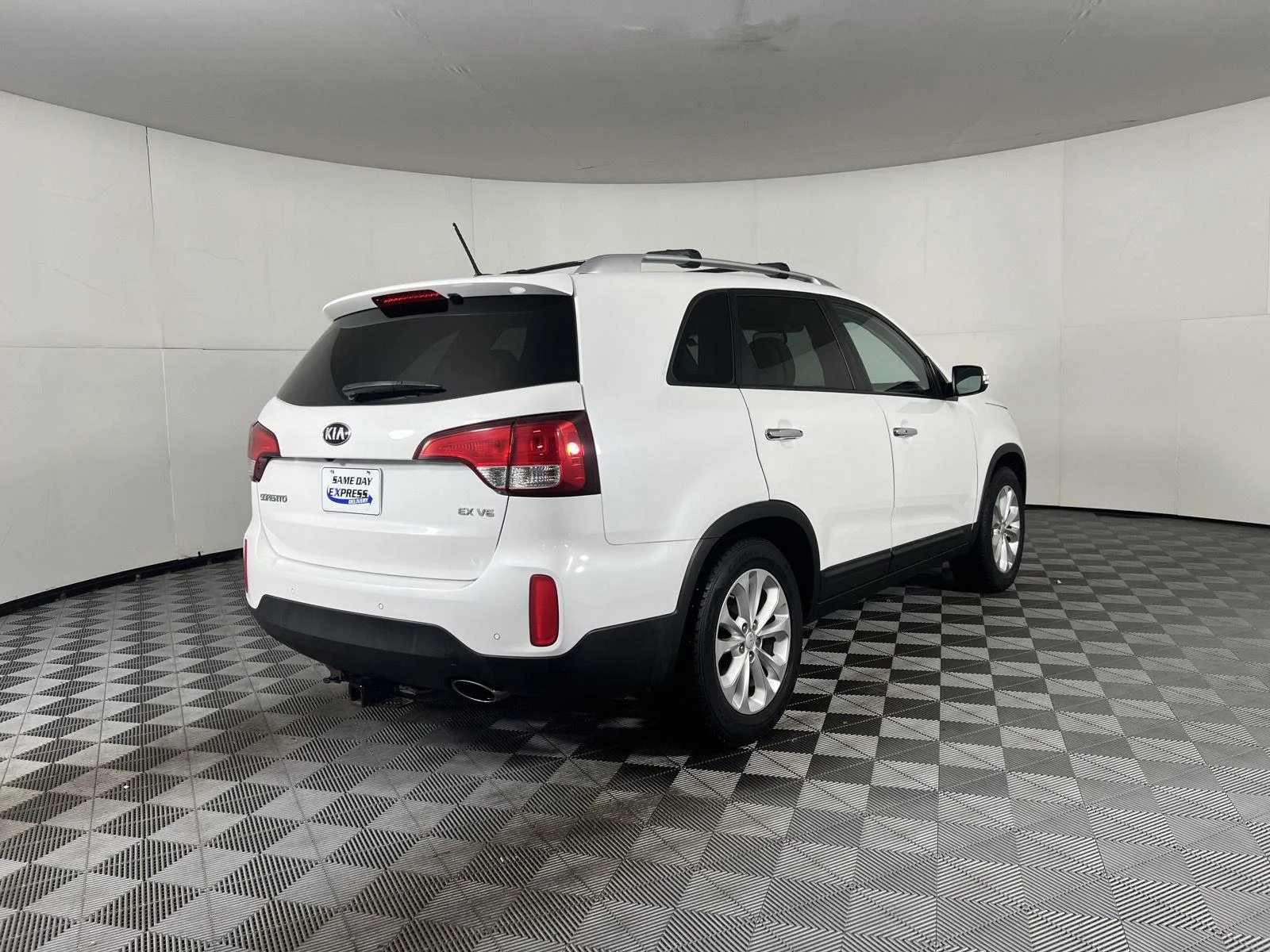 Used 2015 Snow White Pearl Kia EX image 16