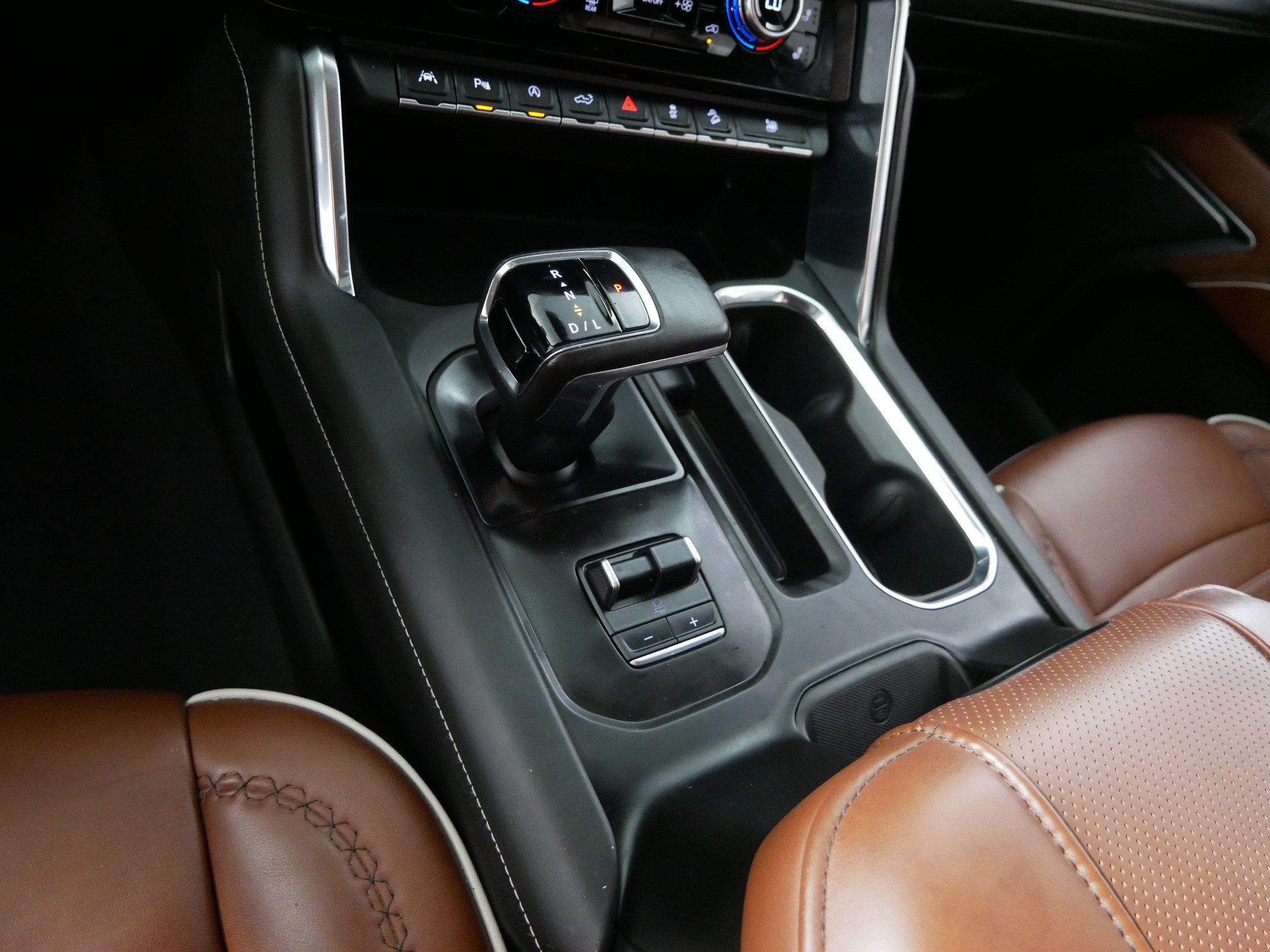 Used 2023 White Frost Tricoat GMC Denali Ultimate image 24