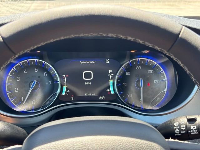 Used 2026 White Chrysler Limited image 20