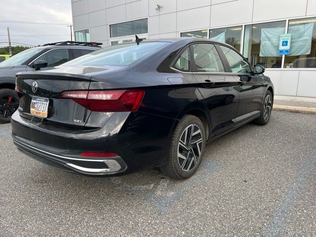 Used 2022 Deep Black Pearl Volkswagen SEL image 2