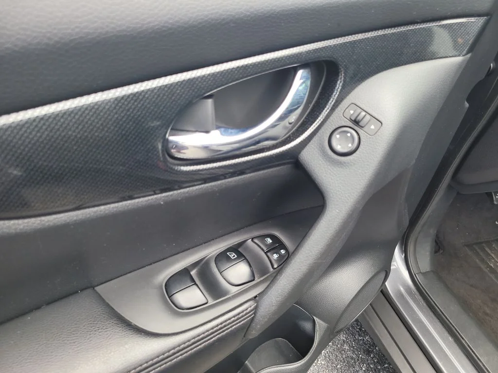 Certified Used 2016 Gray Nissan SL image 15