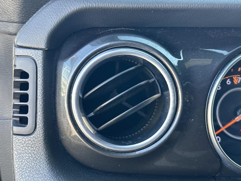 Used 2020 Crystal Metallic Jeep Unlimited Sahara Altitude image 31