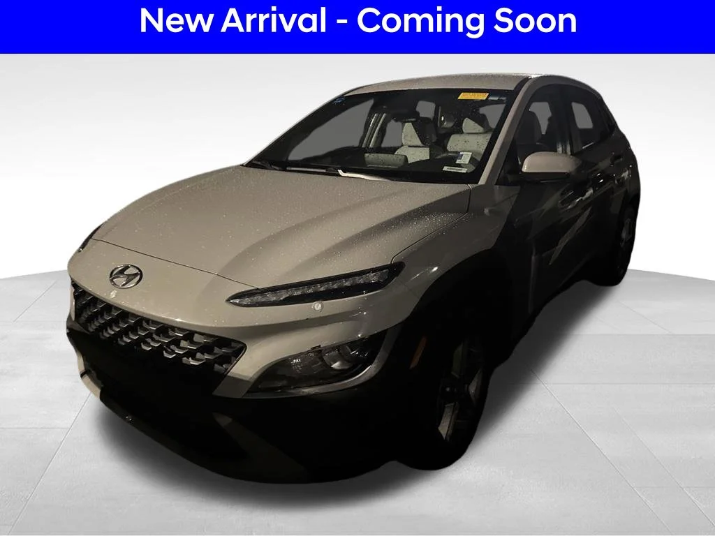 Certified Used 2022 Silver Hyundai SE image 1