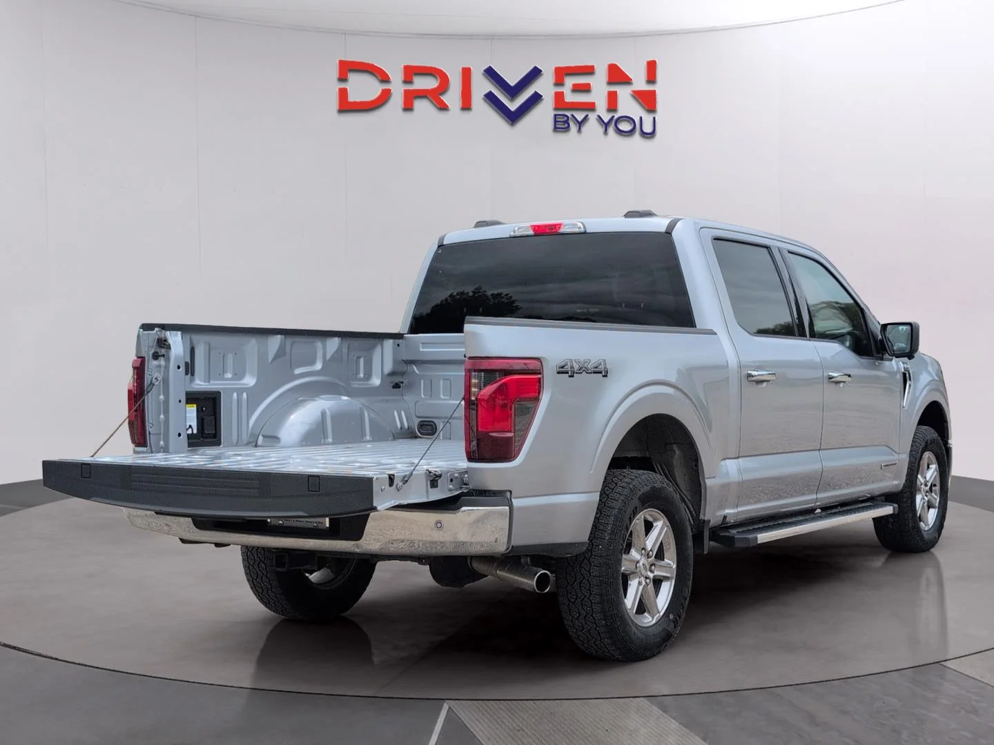 Used 2024 Iconic Silver Ford XLT image 5