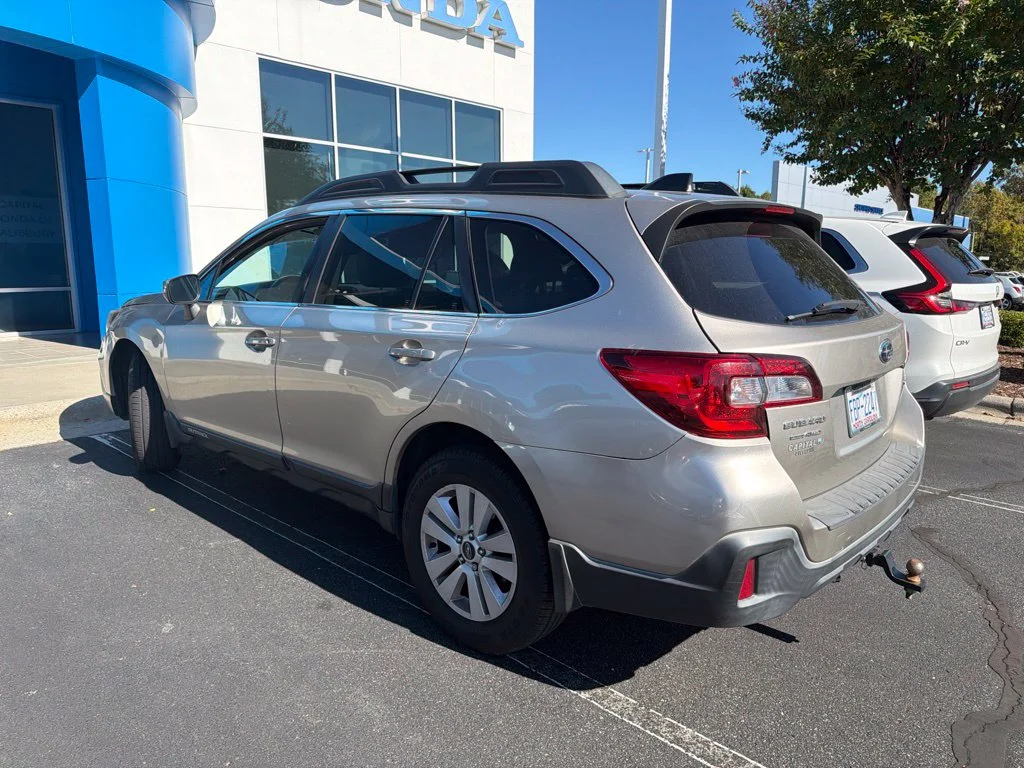 2018 Subaru Outback 2.5I PREMIUM SUV Slide 5