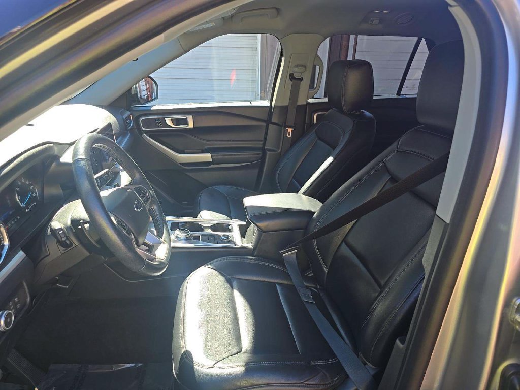 Used 2021 Silver Ford XLT image 2