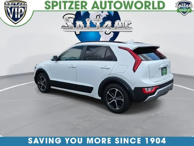 Used 2023 White Kia EX image 9
