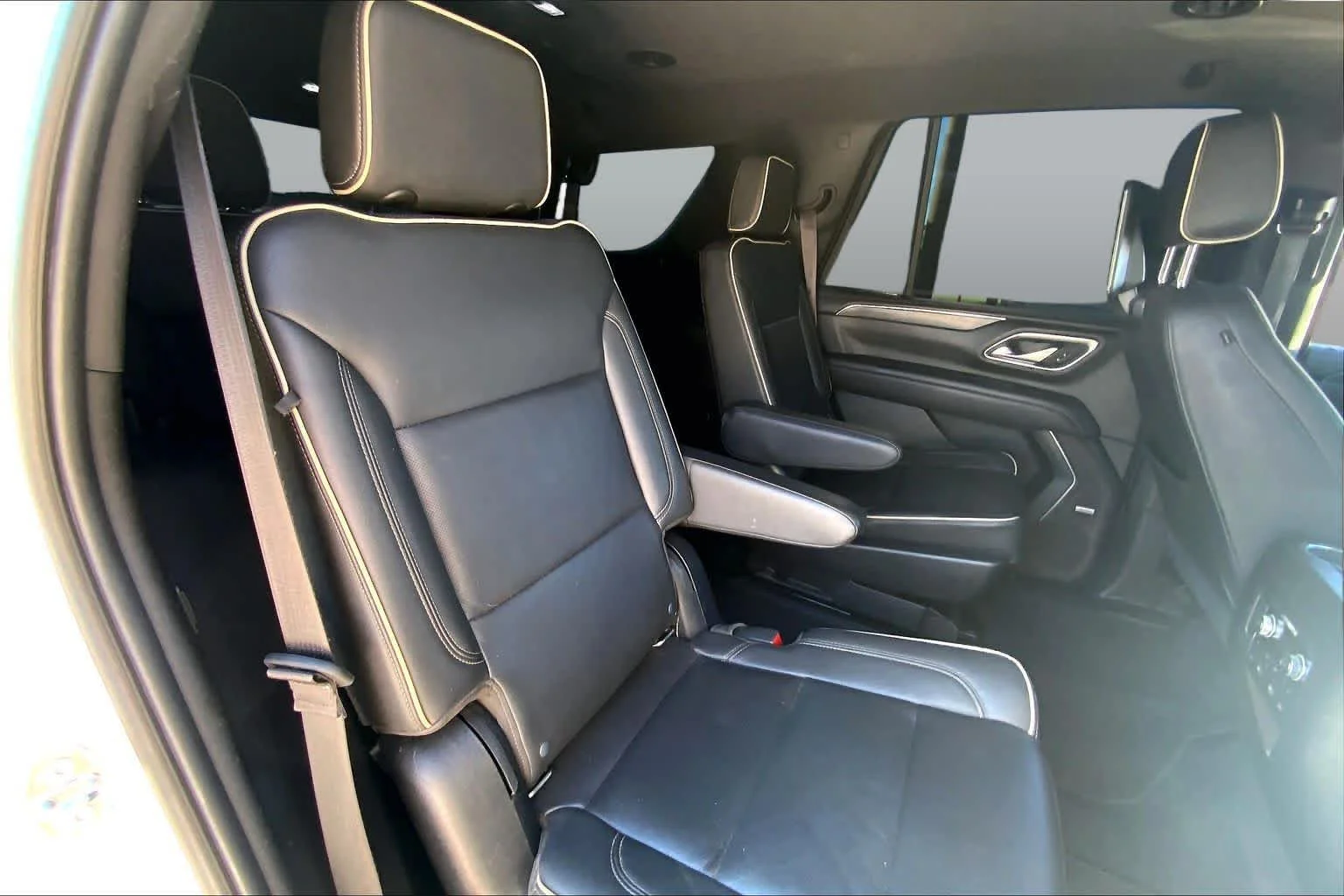 Used 2021 WHITE FROST TRICOAT GMC SLT image 18
