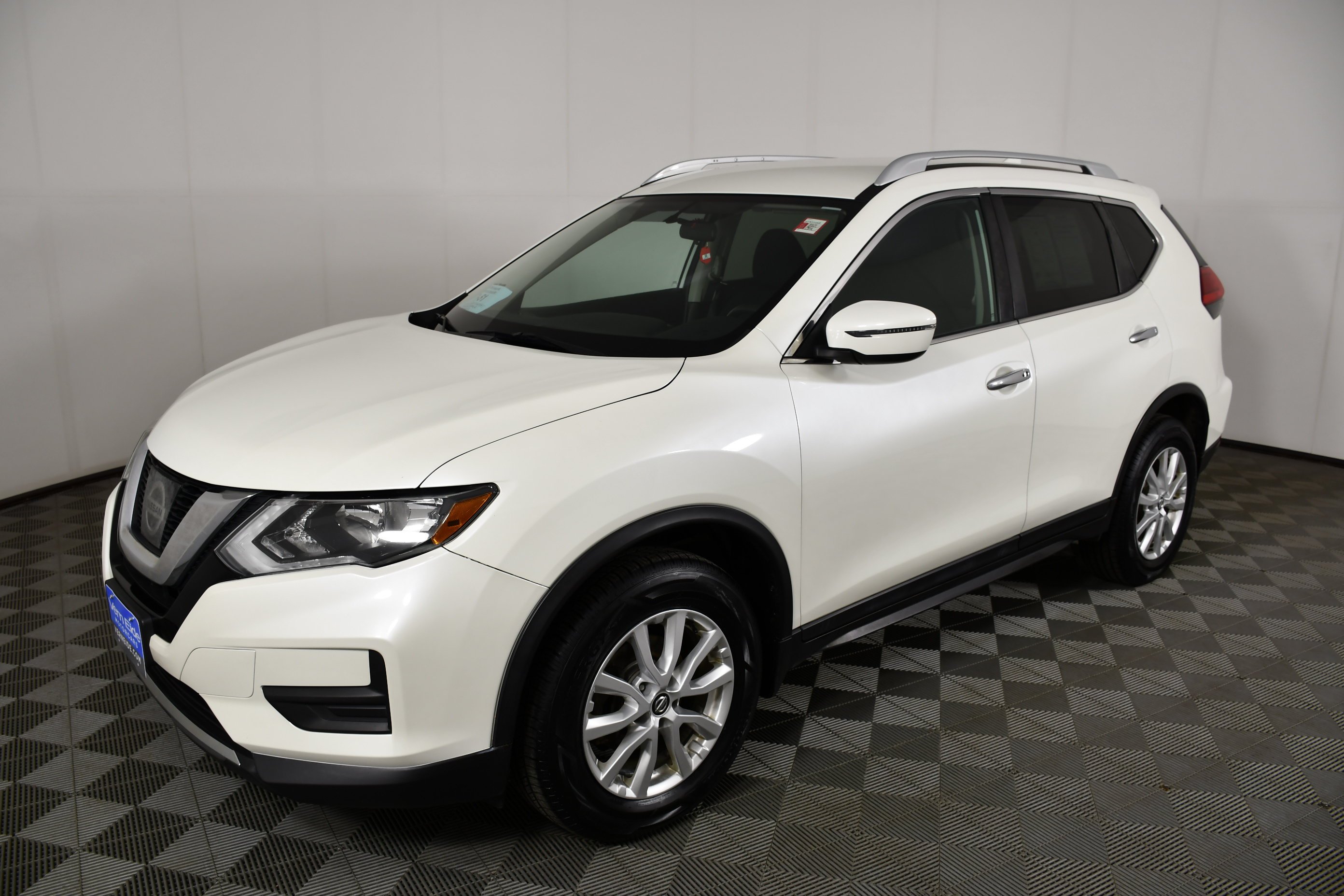 Used 2017 Pearl White Nissan SV image 10