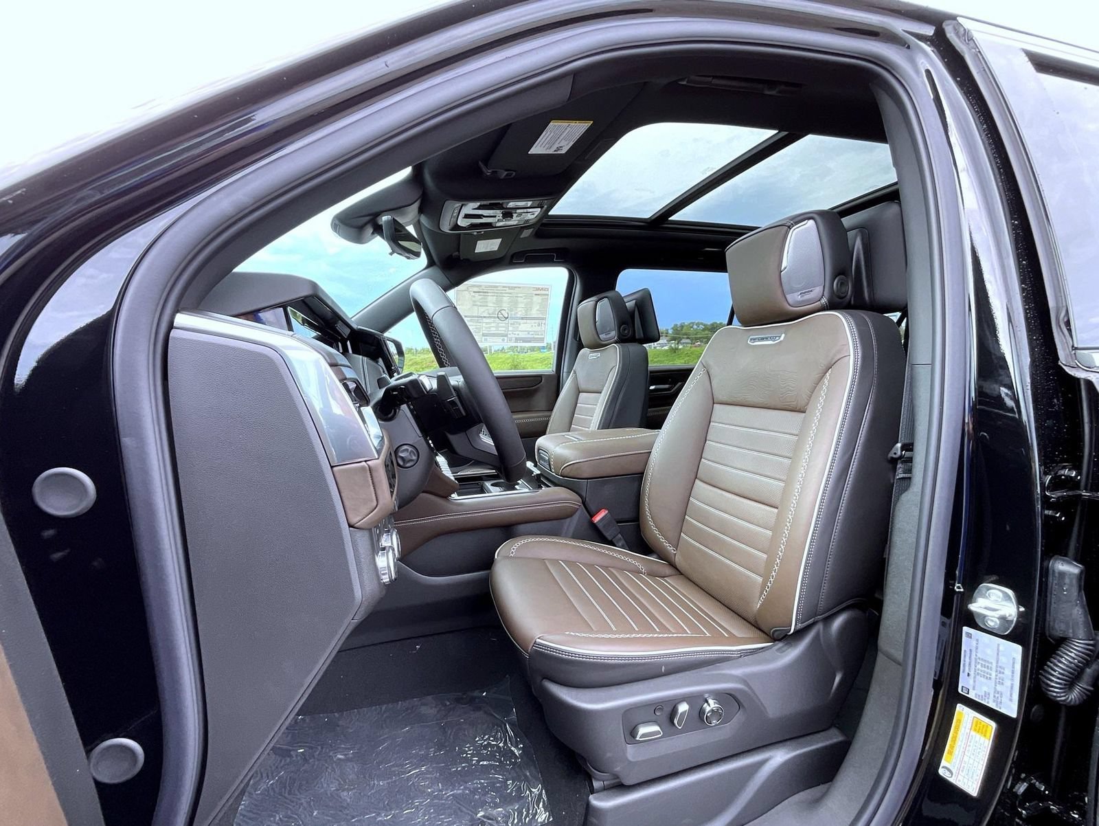 2026 GMC Yukon XL Denali Ultimate - Photo 10