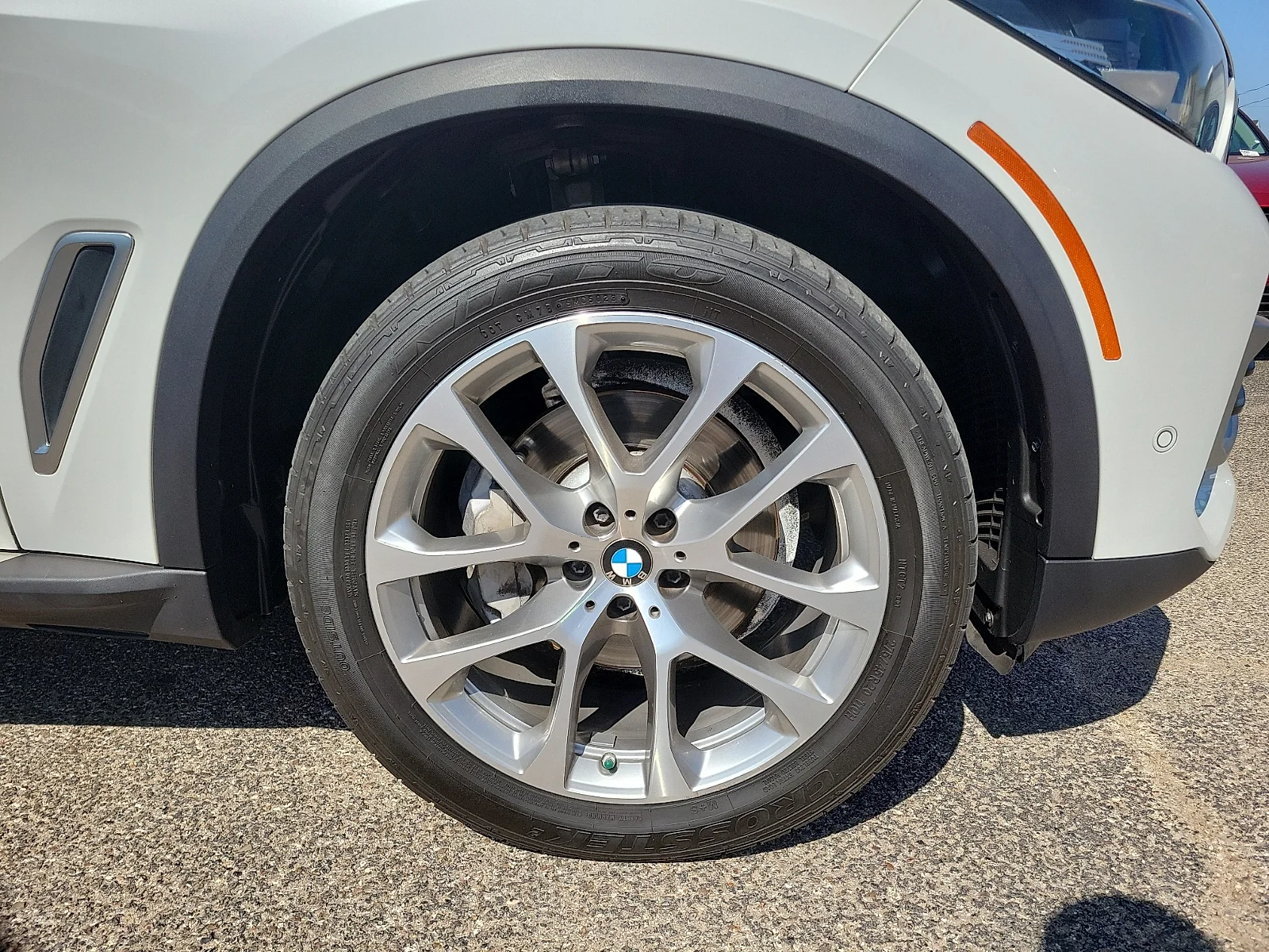 Used 2023 White Metallic BMW xDrive40i image 14