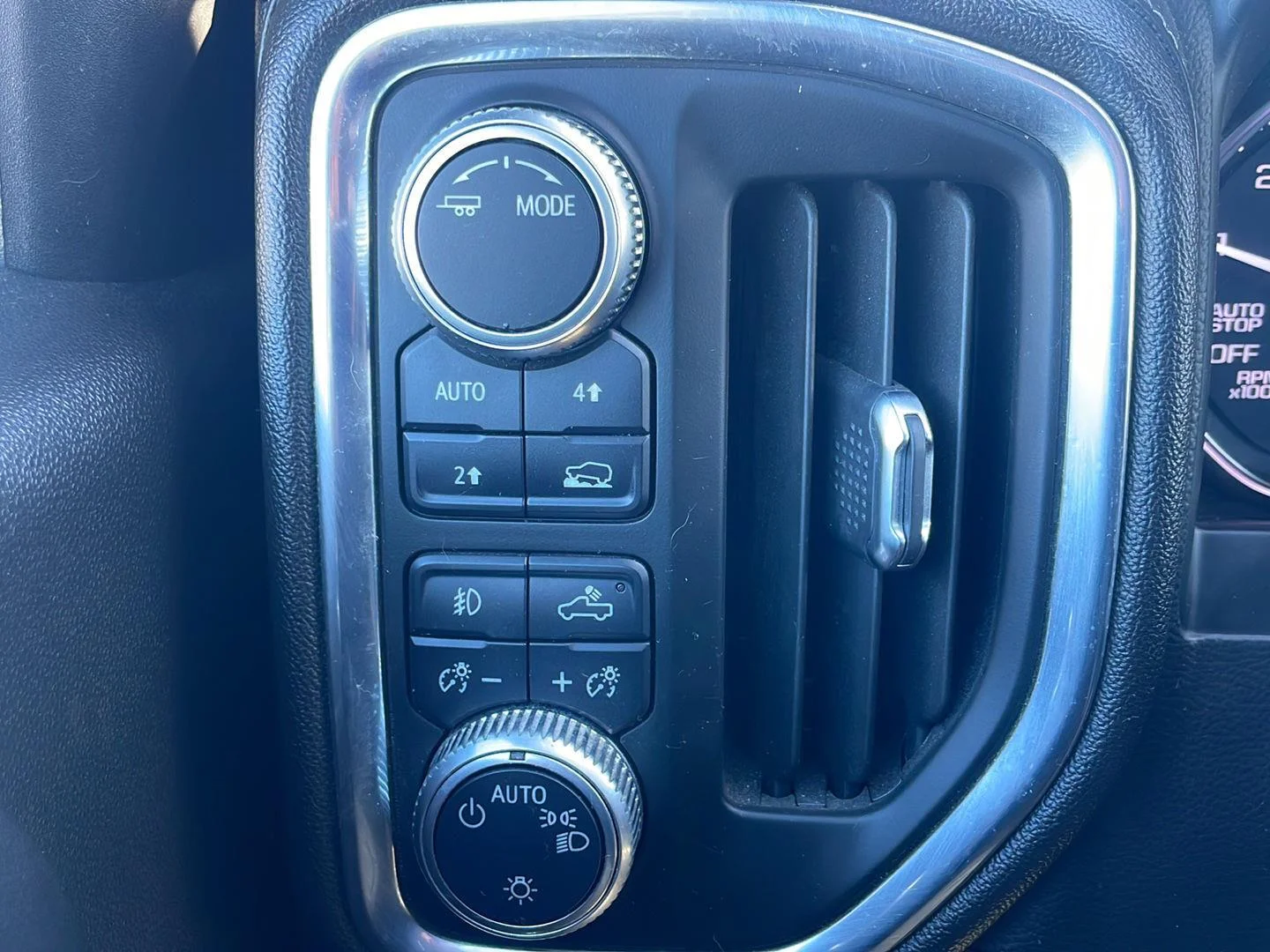 Used 2020 Onyx Black GMC Elevation image 5