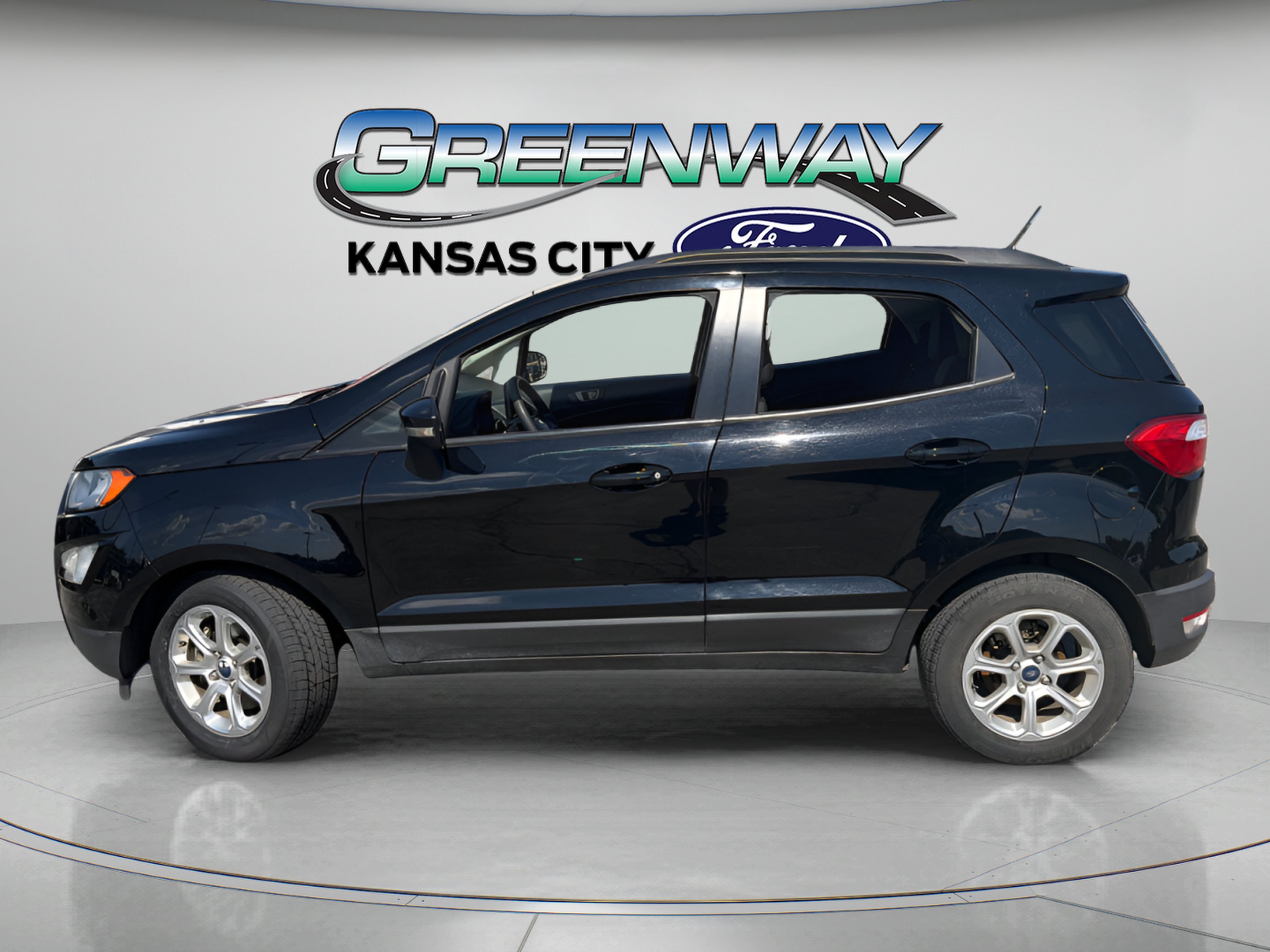 Used 2021 Shadow Black Ford SE image 5