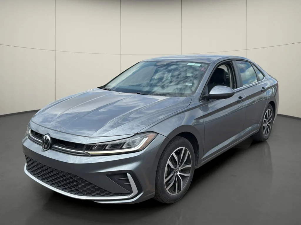 Used 2025 Gray Volkswagen 1.5T SE image 3
