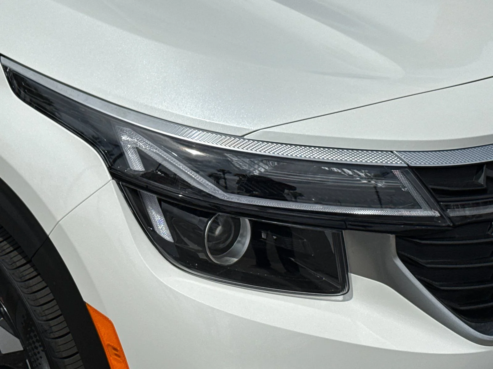 New 2026 White Kia EX image 31