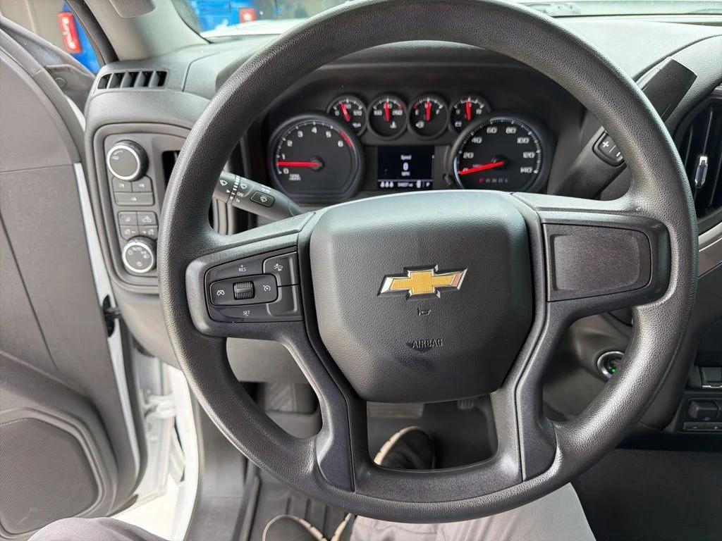 Used 2024 White Chevrolet Custom image 17