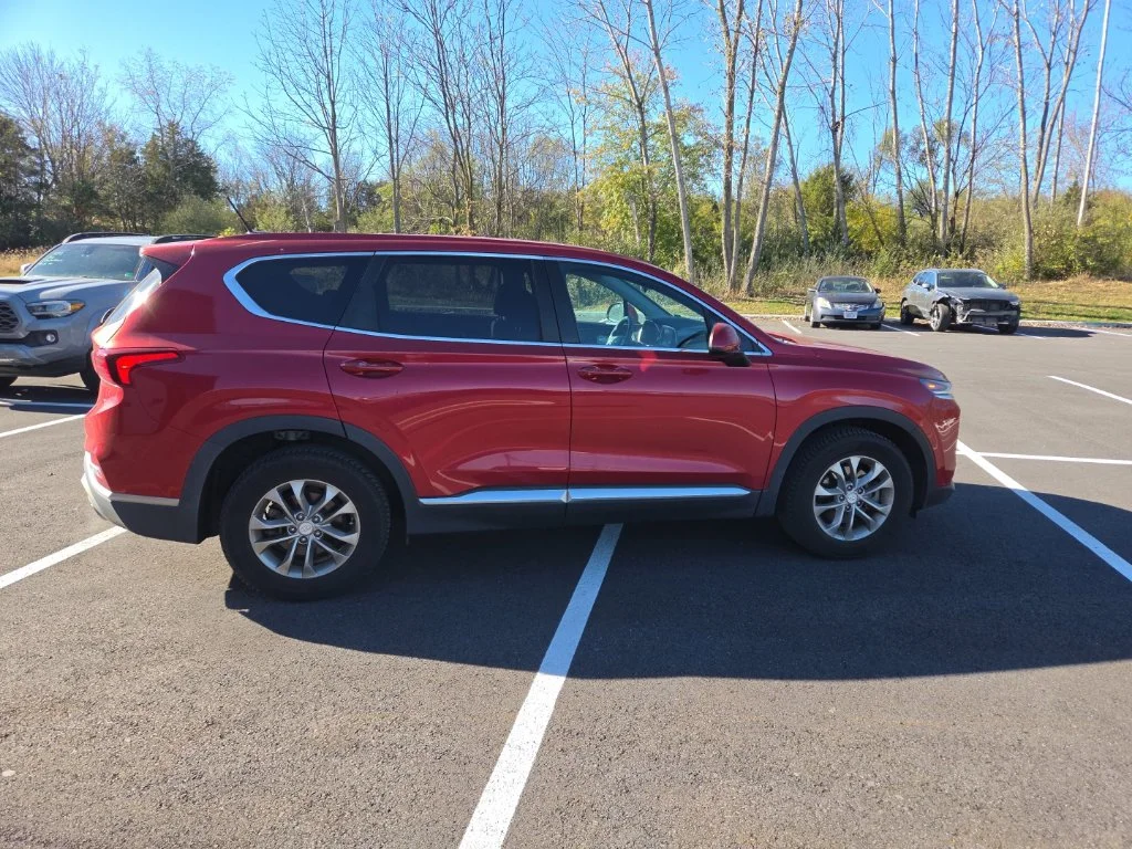 Used 2020 Red Hyundai SE image 5
