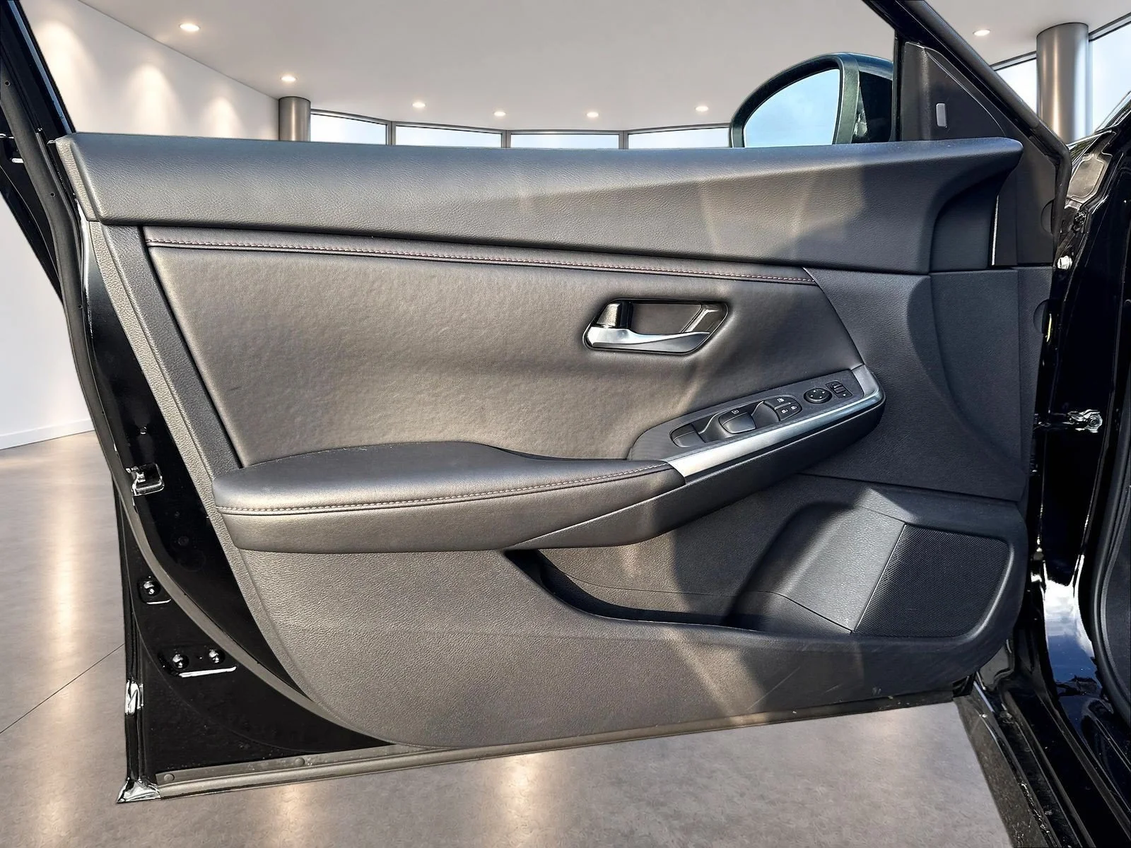 Used 2025 Super Black Nissan SR image 22