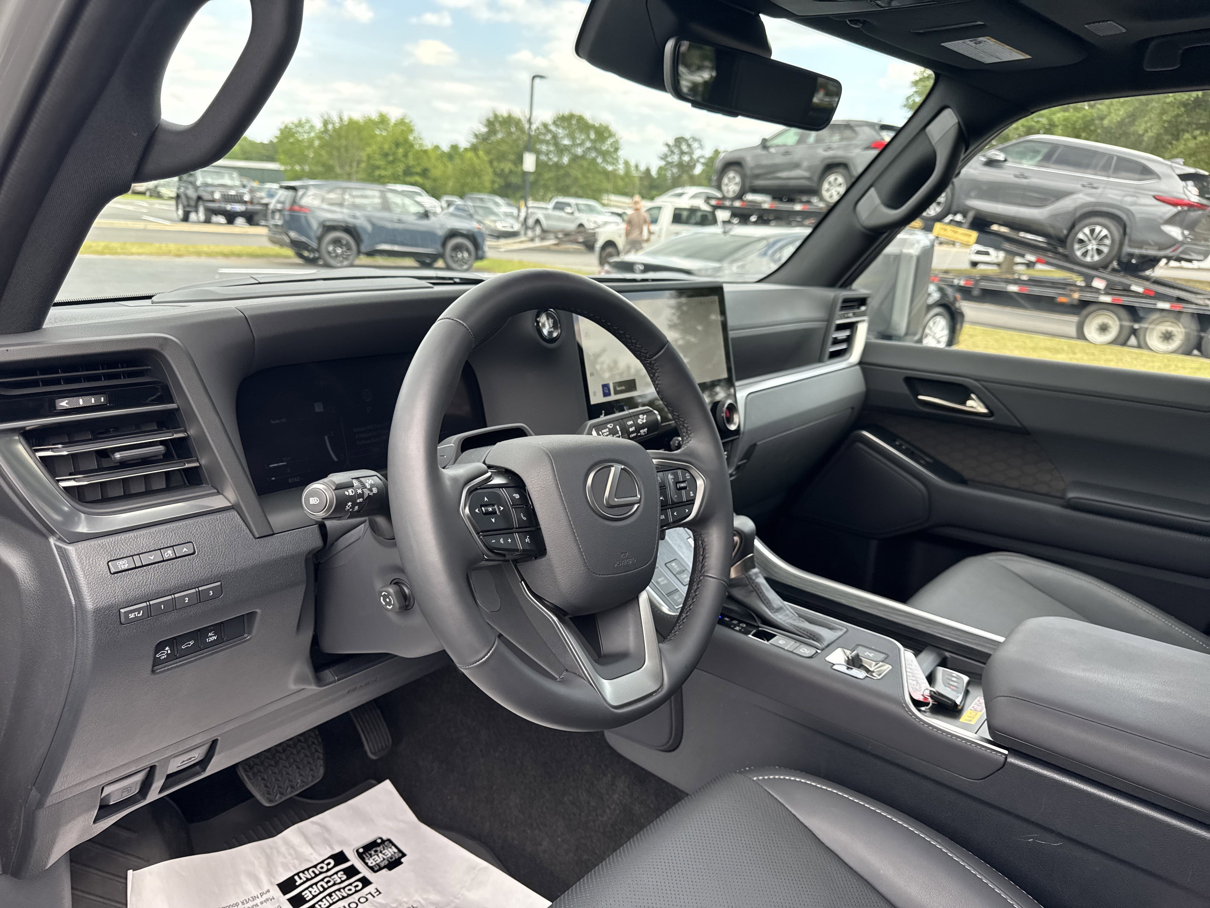 Used 2025 Incognito Lexus 550 Premium+ image 20