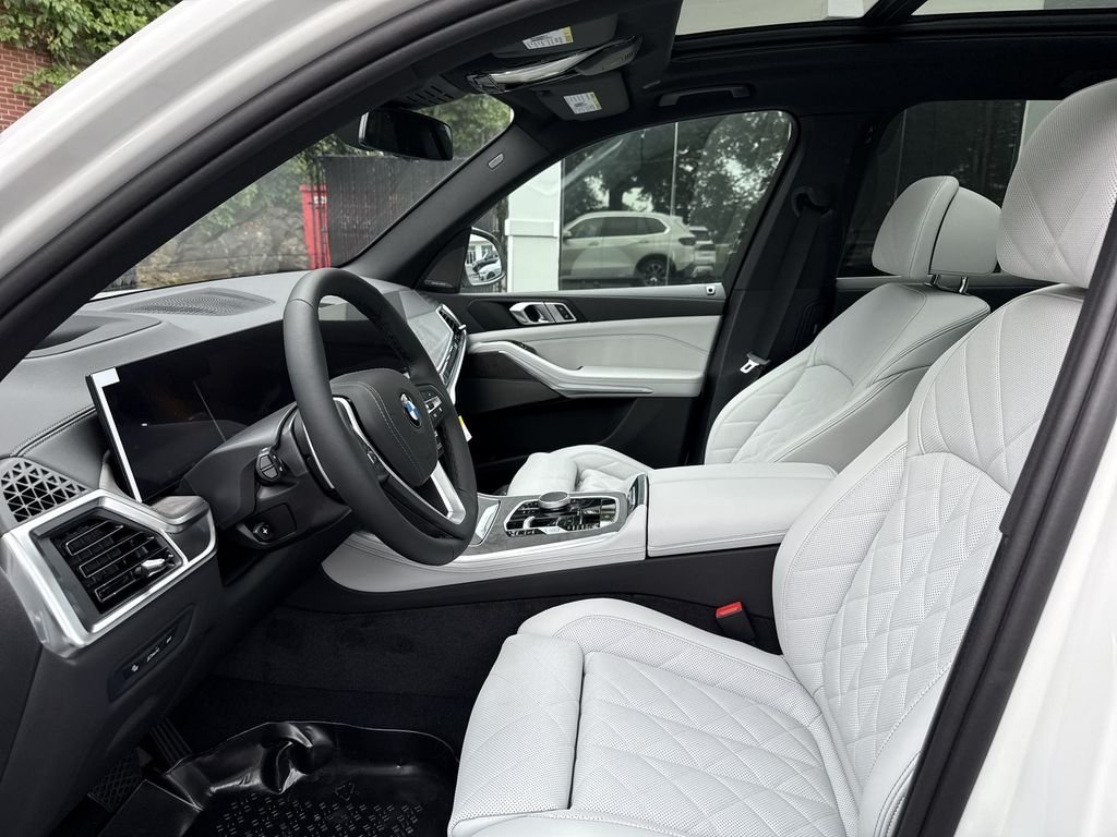 New 2026 White BMW xDrive40i image 11
