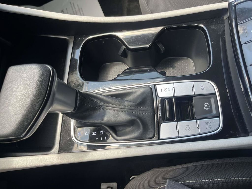 Used 2024 Black Hyundai SEL image 25