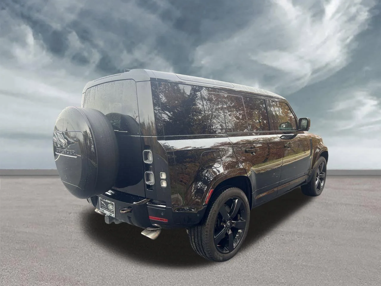 Certified Used 2024 Santorini Black Metallic Land Rover V8 image 5