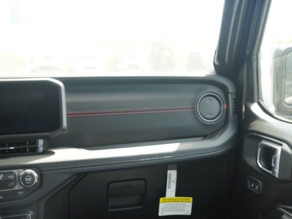 New 2026 Granite Crystal Metallic Clear-Coat Exterior Paint Jeep Rubicon image 26