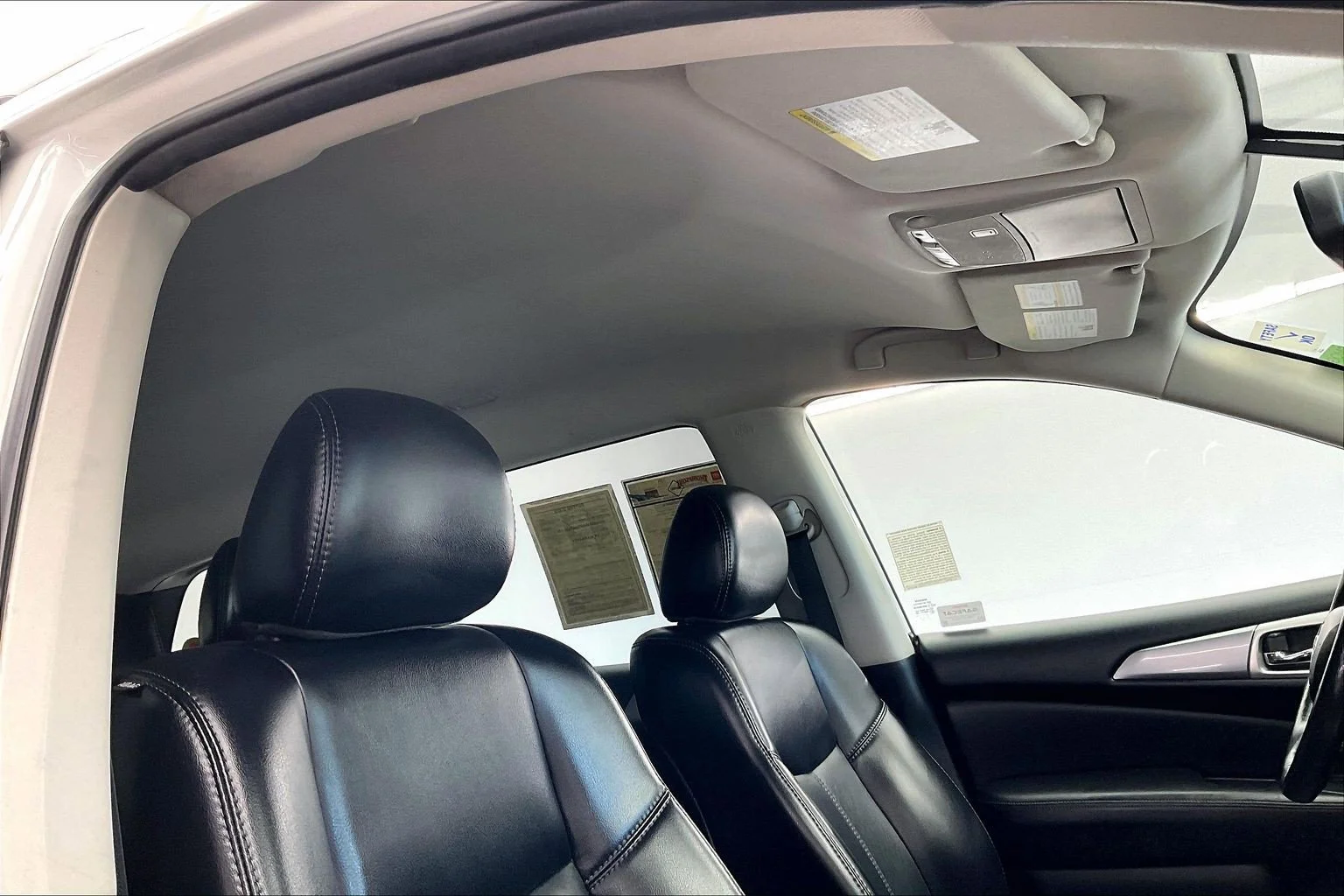 Used 2020 Glacier White Nissan SL image 25