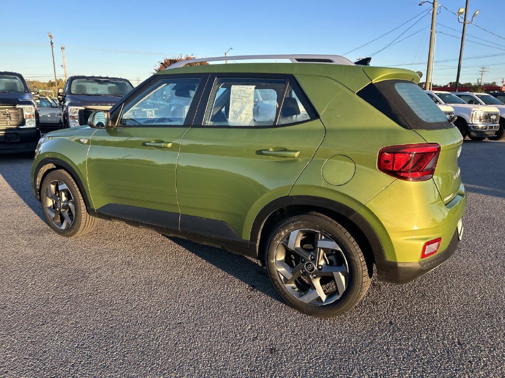 Used 2022 Green Hyundai SEL image 5