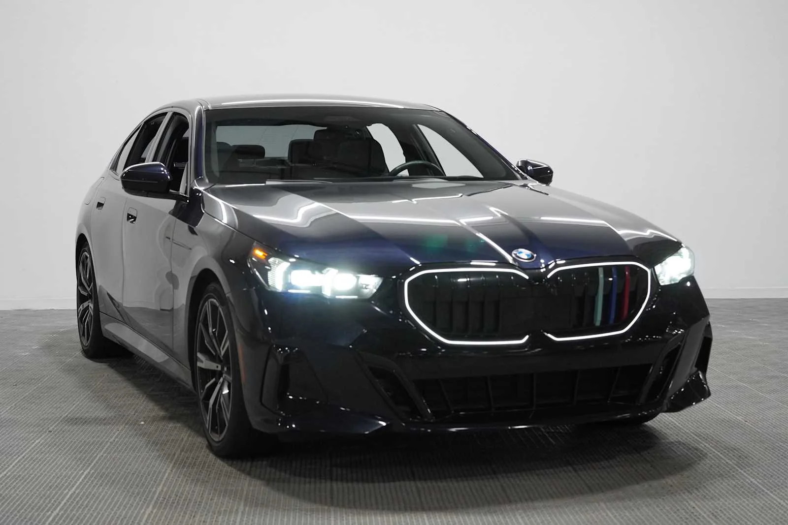 Certified Used 2024 Carbon Black Metallic BMW 540i xDrive image 3