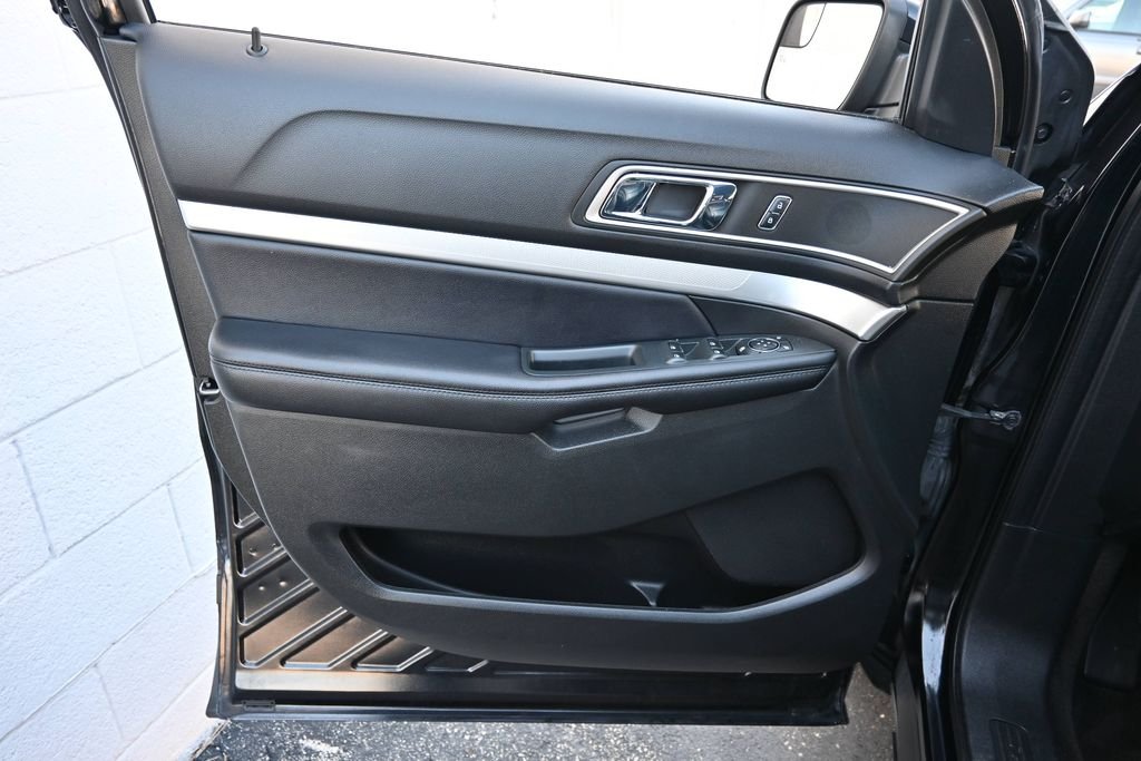 Used 2016 Shadow Black Ford XLT image 19