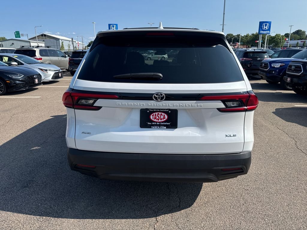 Used 2024 Beige Toyota XLE image 8