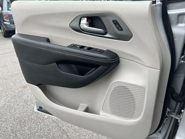 Used 2024 Silver Chrysler Touring L image 29