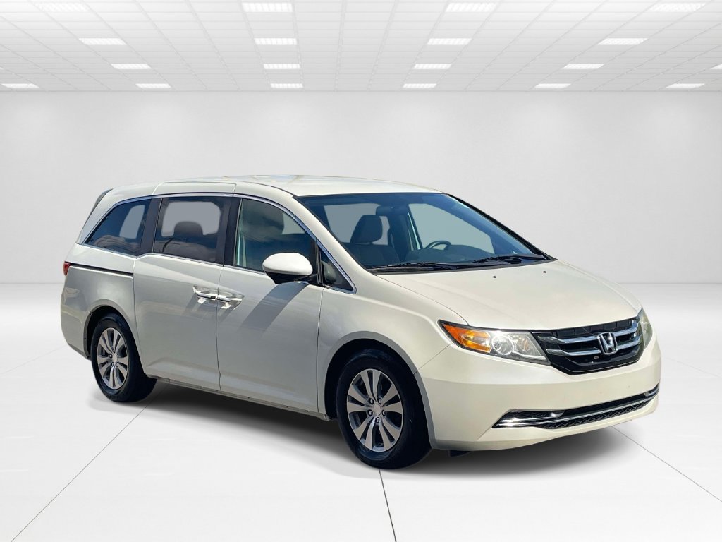 Used 2016 White Honda SE image 1