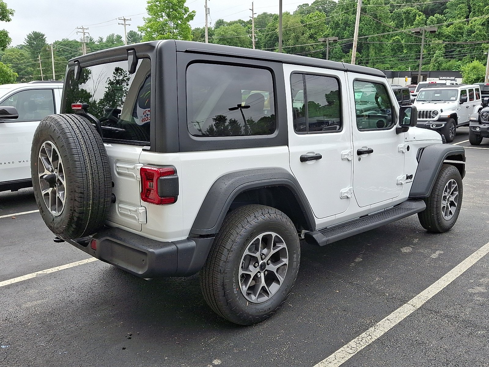 New 2026 Bright White Clear-Coat Exterior Paint Jeep Sport S image 3