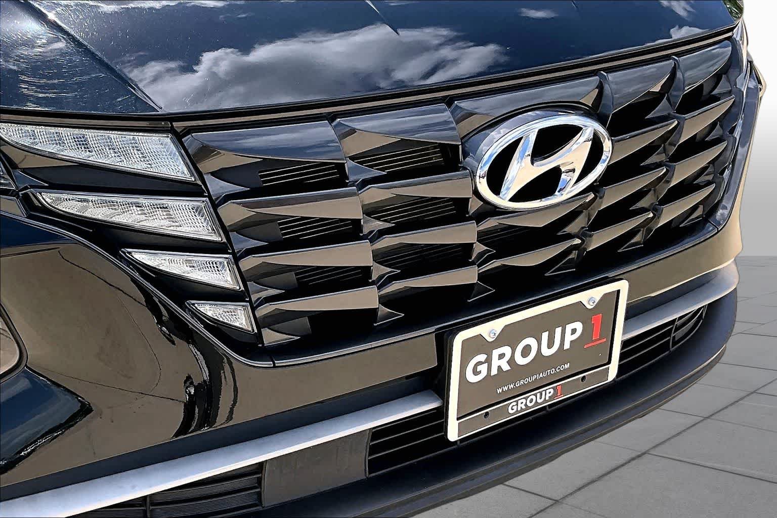 Used 2024 Black Pearl Hyundai SE image 25