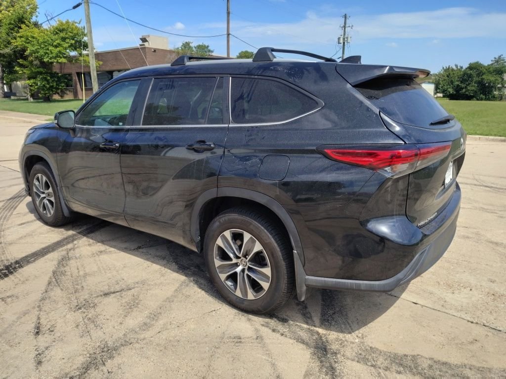 Used 2023 Black Toyota XLE image 9
