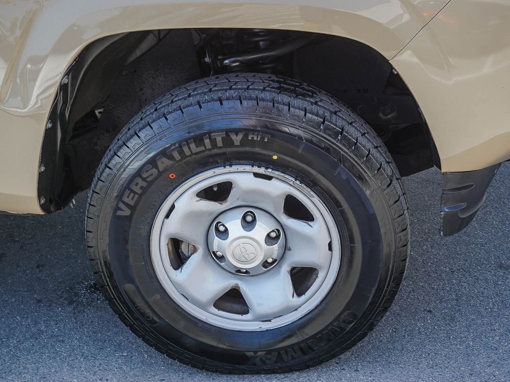 Used 2017  Toyota SR5 image 9