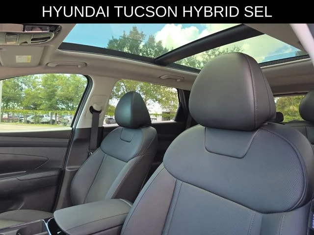 Used 2025 White Hyundai SEL Convenience image 22