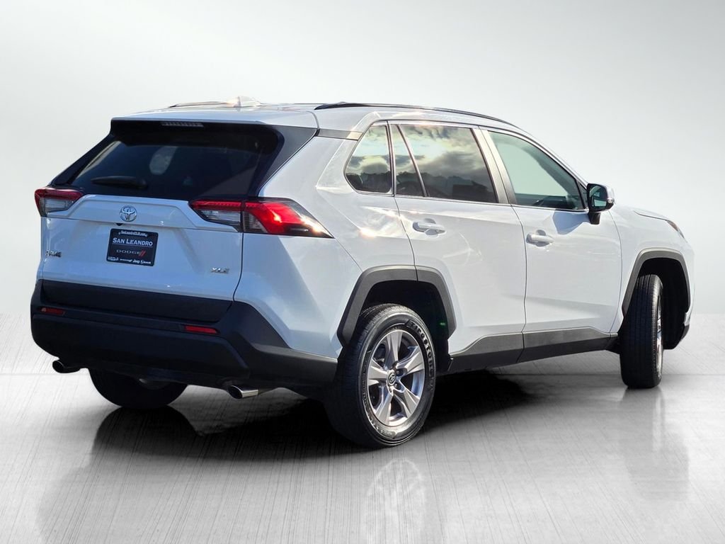Used 2025 Ice Cap Toyota XLE image 4
